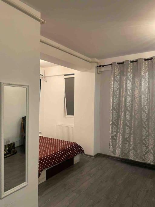 Garsoniera Militari Residence Chiajna Bagian luar foto